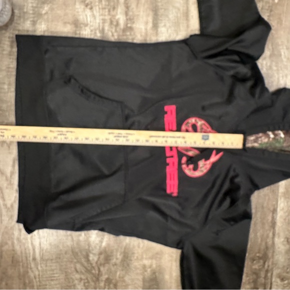 Realtree Black Hoodie with Pink‎ Graphic - Picture 5 of 8